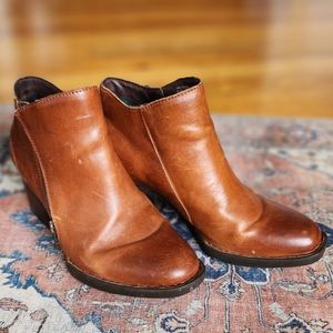 Born Rowell Block Heel Bootie
